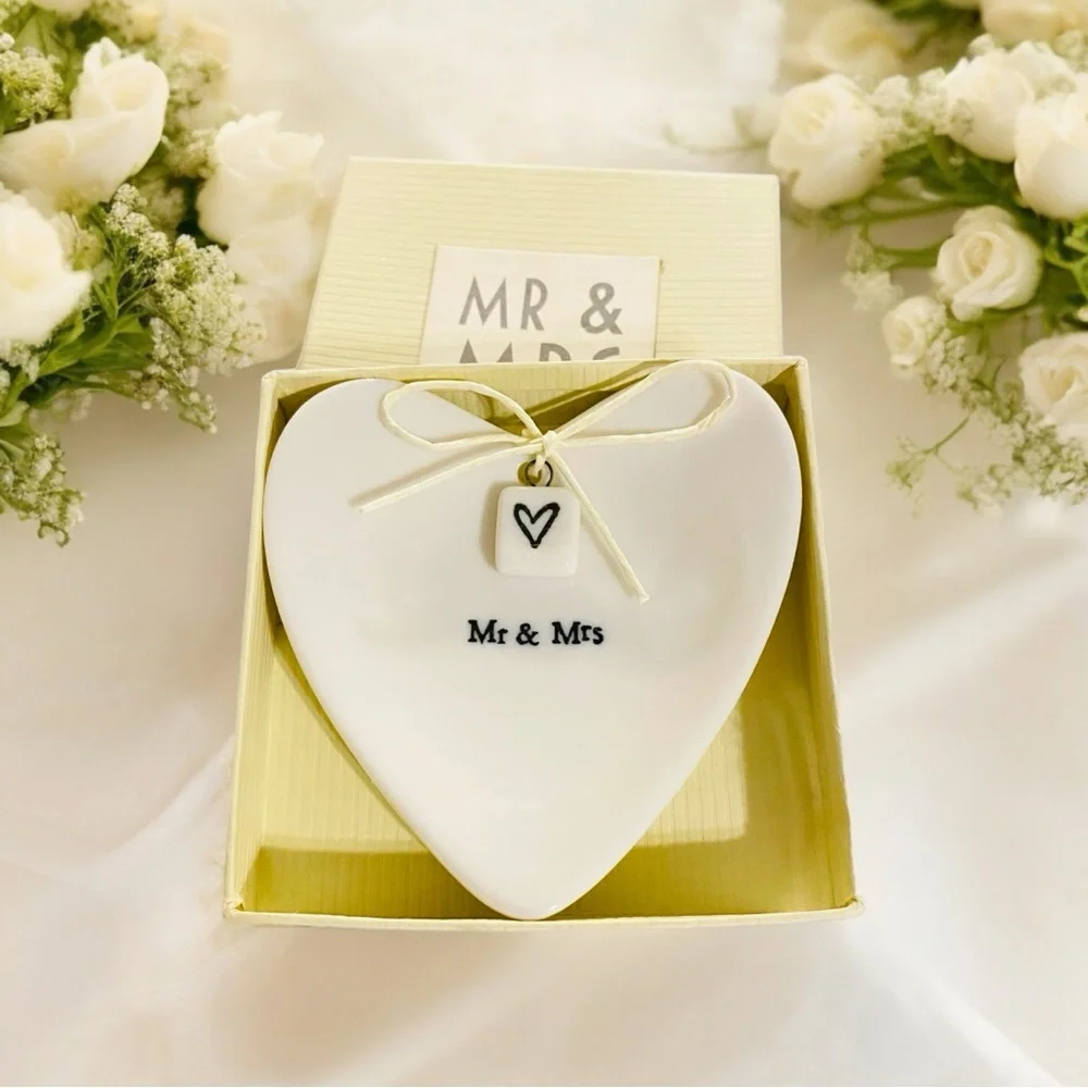 NWT Crate & Barrel MR & MRS White Heart Ring Dish